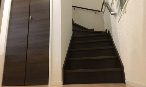 一条工務店 リビング階段 吹き抜け